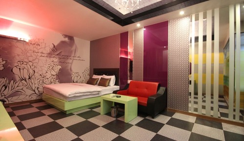 Room (VIP (Special Room/2PC/Netflix YouTube)