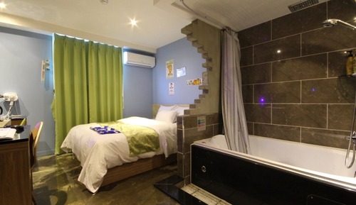 Room (Premium (1 PC with the latest high-en)