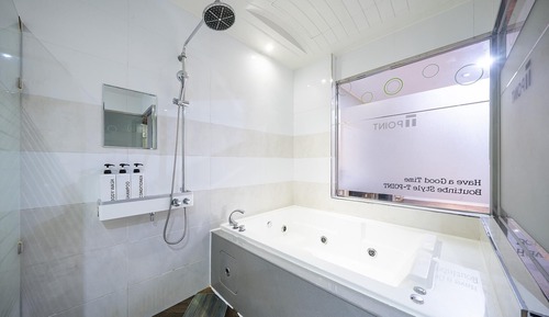Room (Special room-room with open sky (spac)