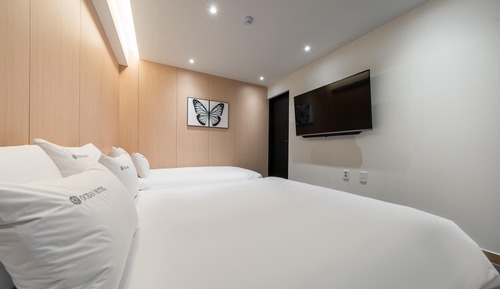 Room (Luxury Twin Family Room (Pool BBQ) (Y)