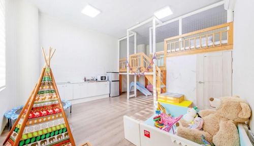 Room (Sweety (two studios))