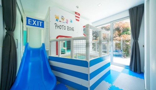 Room (Nature (Kids Playground/Lukewarm Pool)