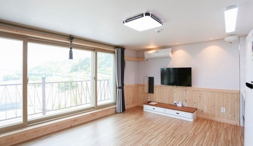 Room (No 201 )
