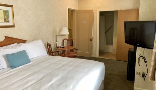 Standard Room, 1 King Bed