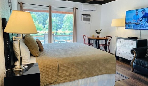 Superior Room, 1 King Bed, Non Smoking, River View