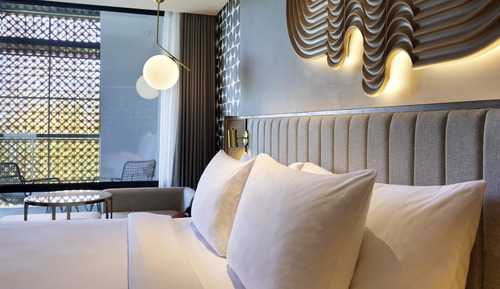 Comfort Suite, 1 King Bed, Ocean View (TRIBE)