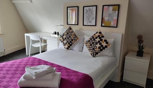 Room (8)