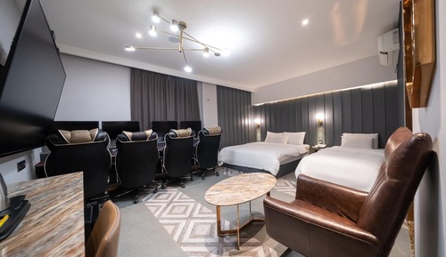 Room (Twin game 4PC (Max 4 Person 2 beds Ha)