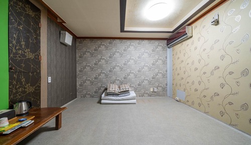 Room (Ondol Room)