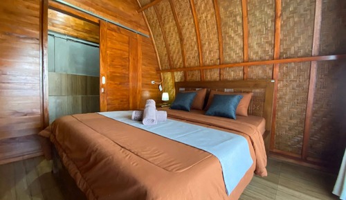 Deluxe Room (King)