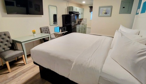 Superior Room, 1 King Bed, Kitchenette