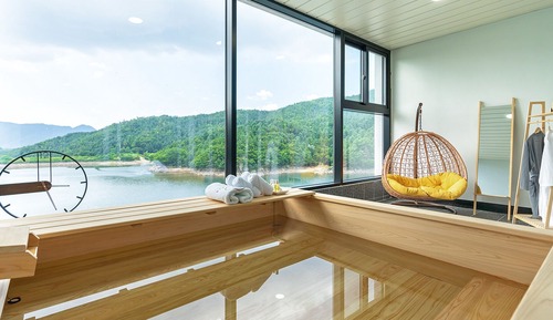 Penthouse (B)