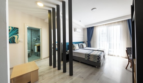 Family Room, 2 Bedrooms (4+1)