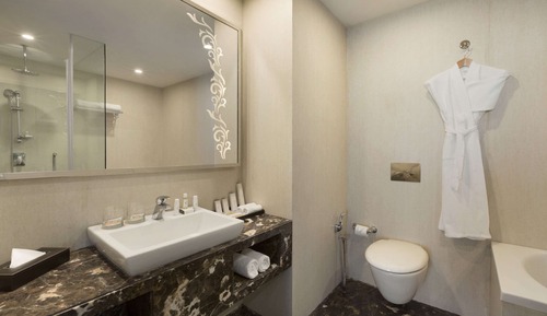 Suite Room with 2 Way Airport Transfers