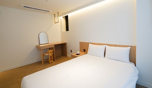 Annex Standard Triple Suite