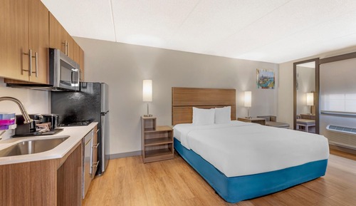 Suite, 1 King Bed, Accessible, Non Smoking (Efficiency)