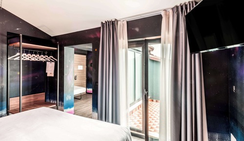 Junior Room, 1 Queen Bed (Suite)