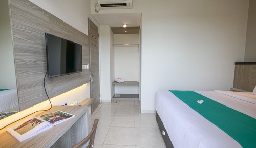 Deluxe Room (Balcony with Street View)