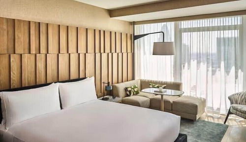 Deluxe Room, 1 King Bed, Accessible (Bathtub)