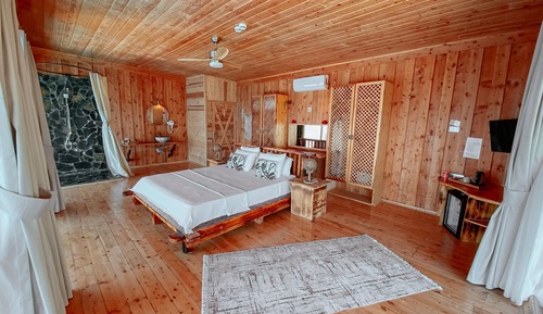 Panoramic Room