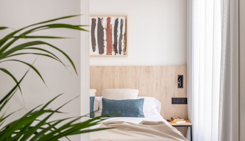 Studio, Balcony