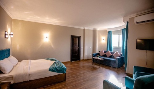 Deluxe Suite