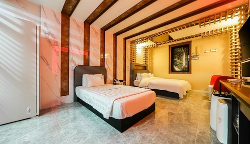 Room (Twin)