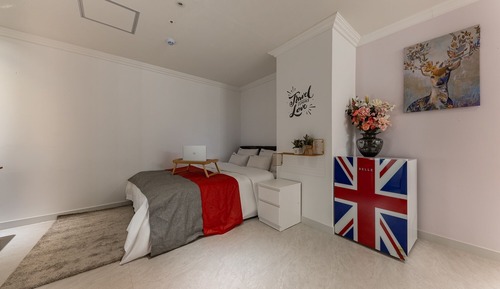 Room (Party room (additional charge applies)