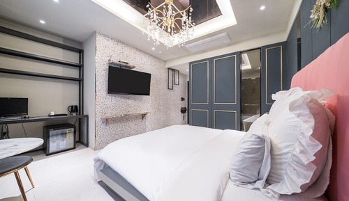 Room (Special)