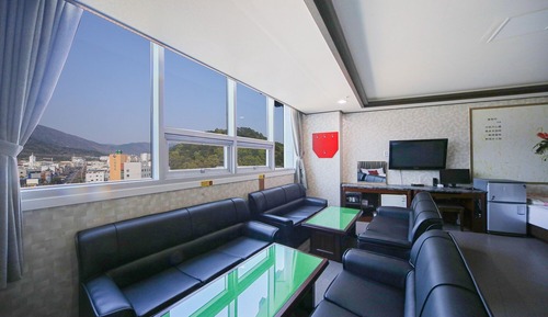 Room (VIP Business Room (3 Bed (King Double)
