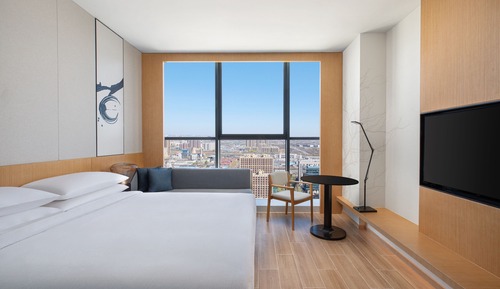 Deluxe Room, 1 King Bed, City View