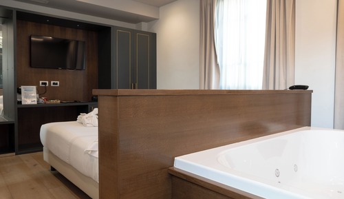 Room, Poolside (Romantic Junior Suite)