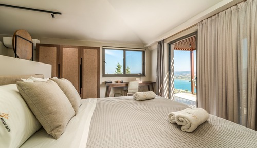 Honeymoon Penthouse, Sea View