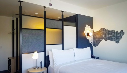 Room, 1 King Bed (Mobility/Hearing Accessible, Tub)