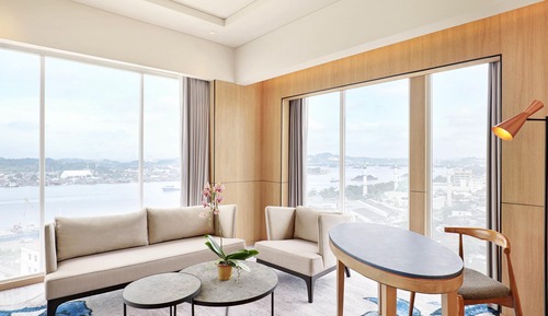 Deluxe Suite, 1 King Bed, River View