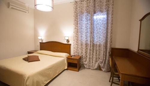 Single Room, Private Bathroom