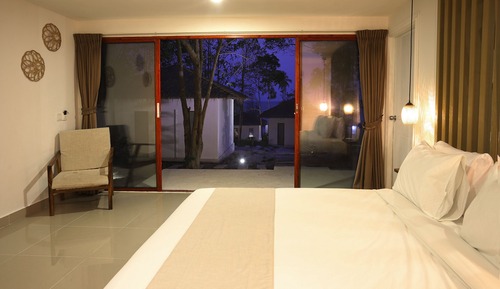 Standard Room, 1 King Bed