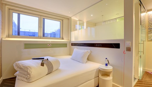 Standard Double Room, Roll-in Shower
