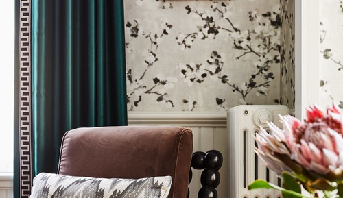 Suite, 1 Queen Bed, Garden View (Lark Suite)