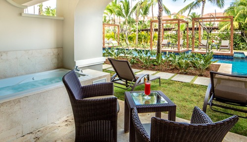 Preferred Club Junior Suite Swim Up King Bed