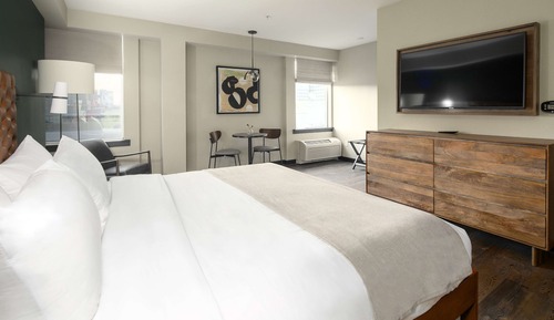 Room, 1 King Bed, Accessible, Bathtub (Mobility & Hearing)