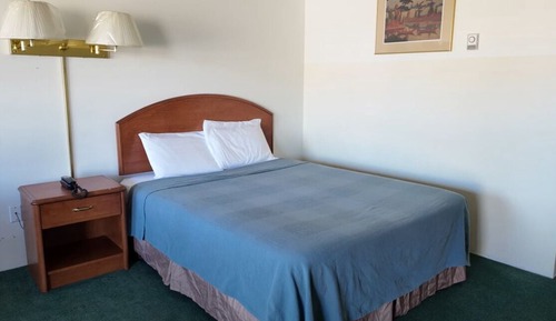 Room with Queen Bed Non Smoking (Non Pet Friendly)