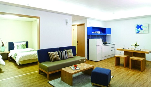 Family Room, 1 Bedroom (Room type Randomly Assigned)