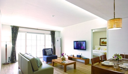 Suite, 2 Bedrooms (B, Room type Randomly Assigned)