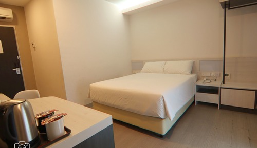 Deluxe Queen Room