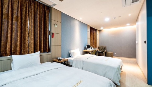 Deluxe Twin Room
