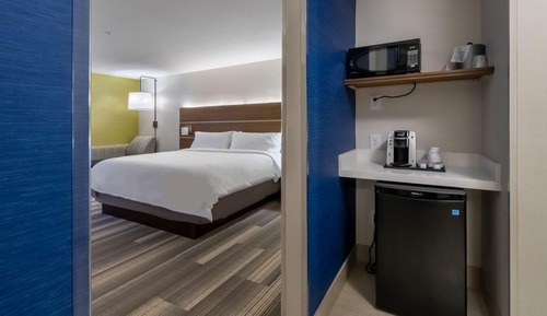 Standard Room, 1 King Bed (Extra Floor Space)