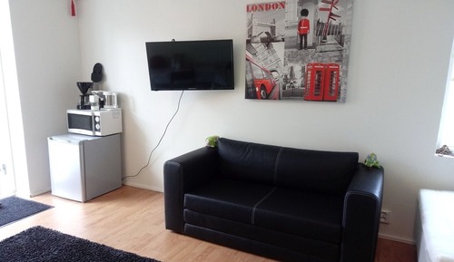 Room (5)
