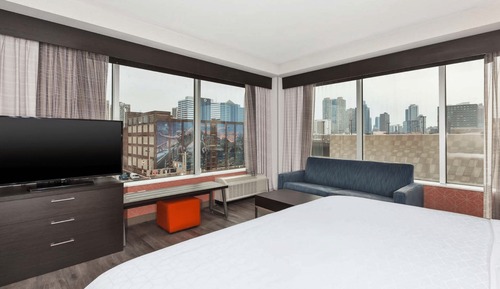 Suite, 1 King Bed, City View