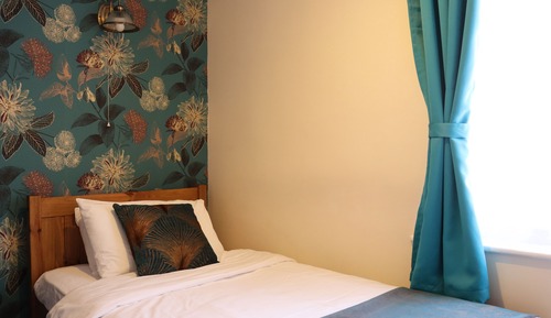 Single Room, Private Bathroom